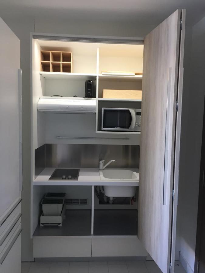 Tres Bel Appartement Avec Vue Mer, Acces Direct A La Plage Et Piscine Surveillee Сен-Франсуа Екстер'єр фото